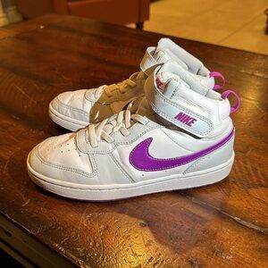 Girls Nike shoes size 3Y